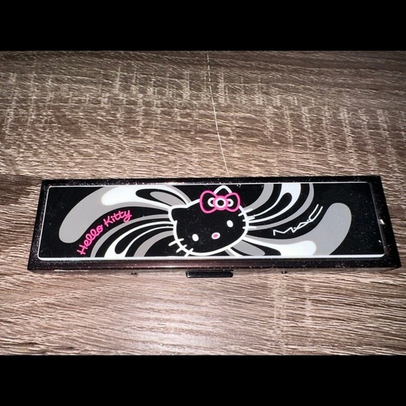 MAC cosmetics Hello‎ Kitty Lucky Tom Eyeshadow Palette